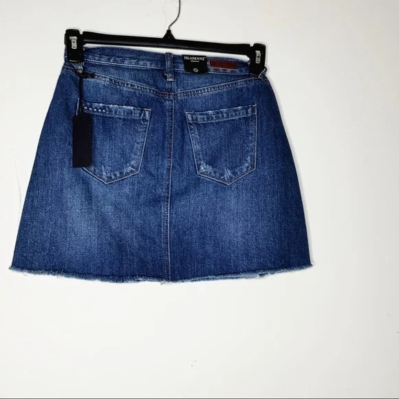𝅺blanknyc Zip front raw hem denim skirt. Size 25